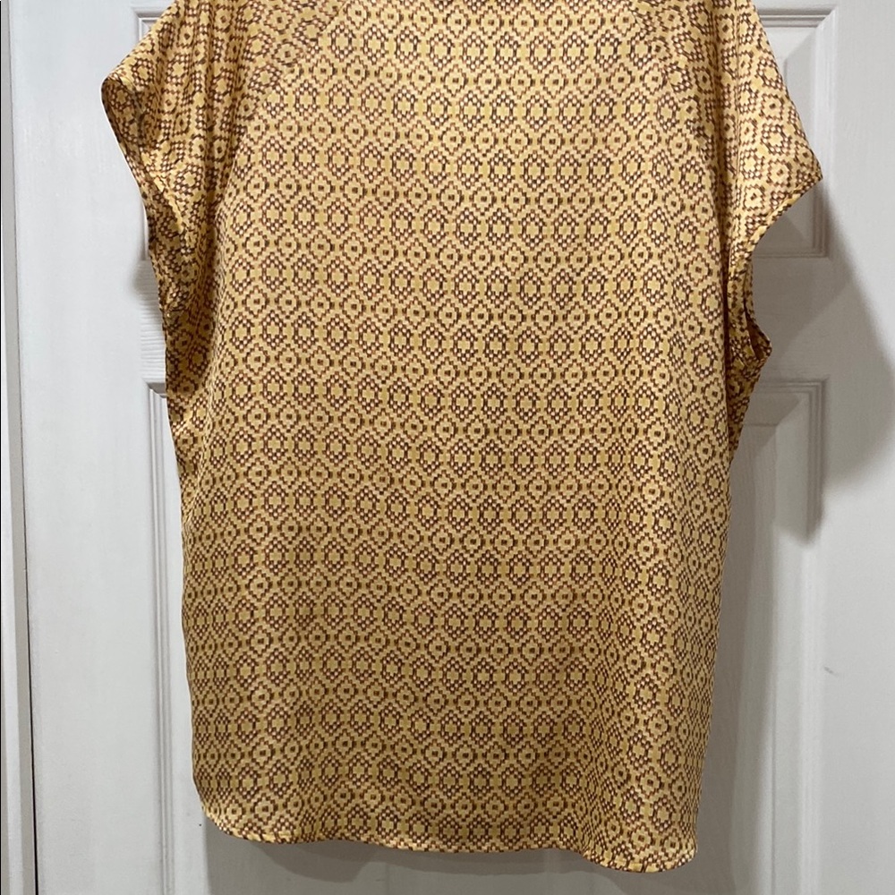 Geometric Patterned Yellow Top - Picture 3 of 4